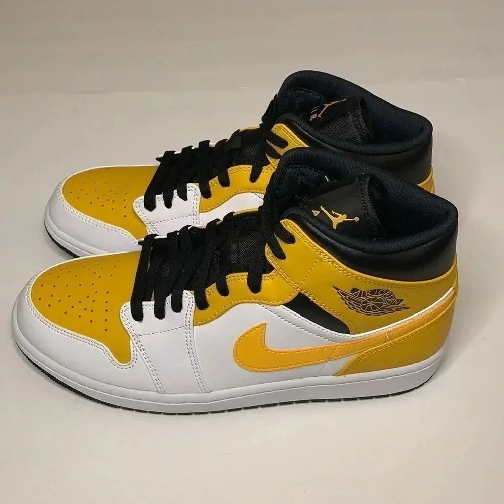 Nike Jordan 1 Mid Sneakers University Gold